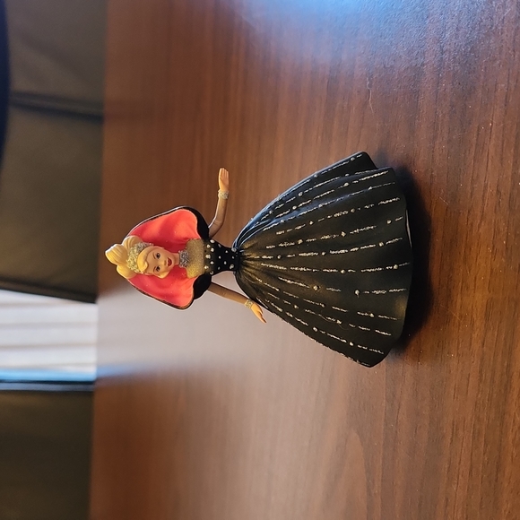 Hallmark Holiday Barbie ornament 1998, in box. - Picture 4 of 6